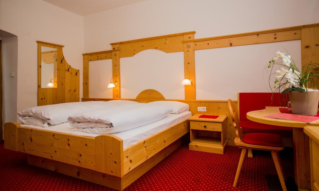 Standard Double Room,402198819:JPEG